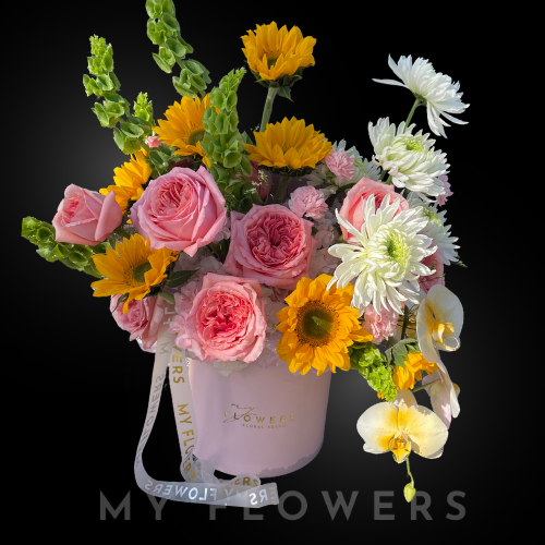Summer Solace – Luxurious Garden Roses and Lisianthus in an Elegant Flower Box